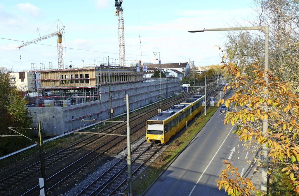 Bezirksbeirat will Bepflanzung des neuen Betriebshofsgebäudes in der Deckerstraße: Kritik an hässlicher  Betonfassade