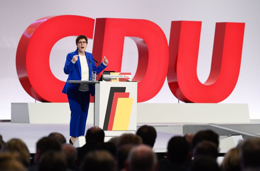 Annegret Kramp-Karrenbauer: CDU-Vorsitzende bietet Rückzug an – und erntet Applaus