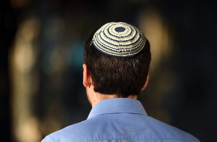Antisemitismus in Köln: Mann mit jüdischer Kippa  beleidigt und schwer verletzt