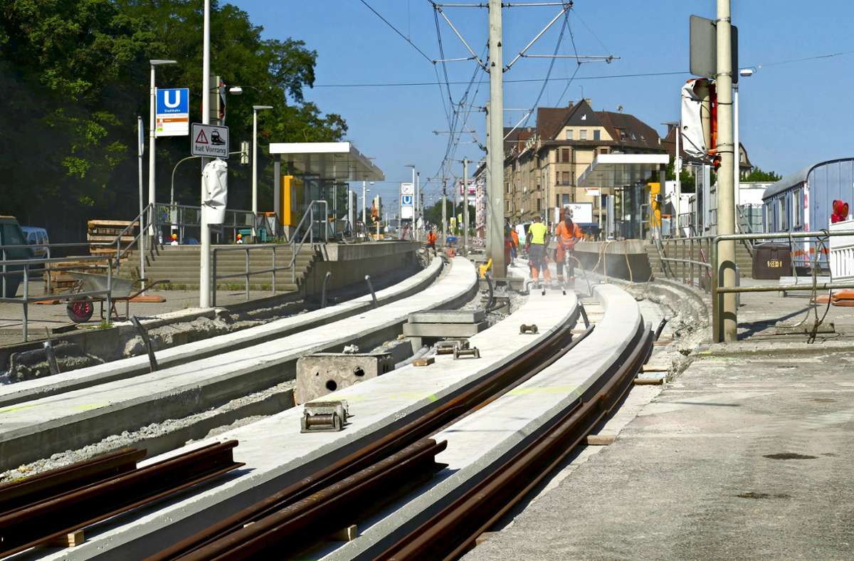 ÖPNV in Bad Cannstatt: Gleisbauer geben Vollgas in der Pragstraße