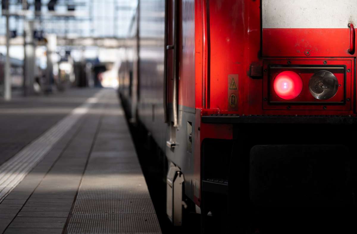 Unglück in München: Betrunkener von Zug erfasst – Beinamputation