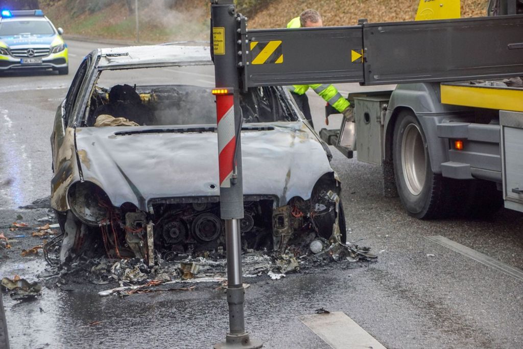 21.11.: In Hofen ist ein Auto ausgebrannt.