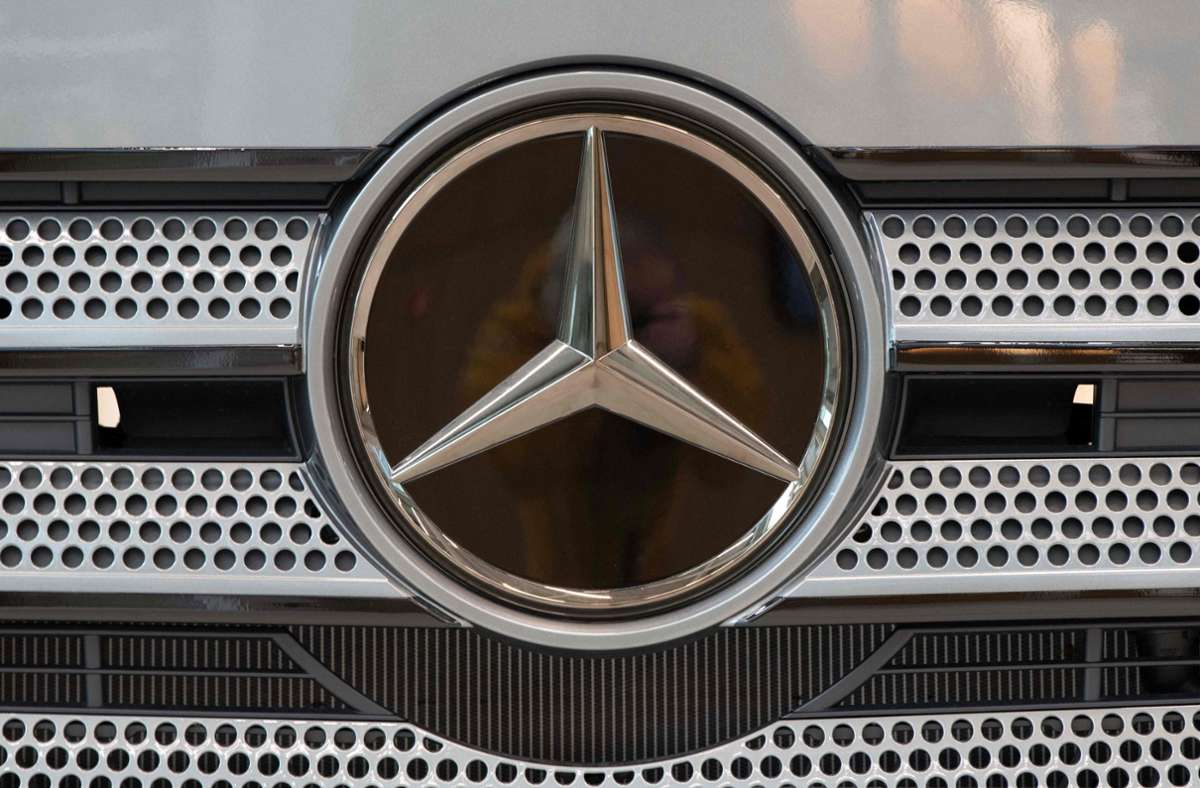 Daimler Truck fährt am Freitag eigene Aktien auf. Foto: AFP/THOMAS KIENZLE