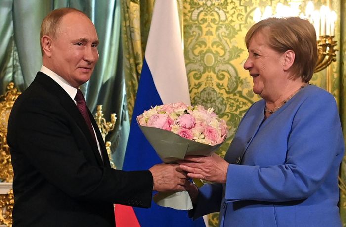 Angela Merkel in Moskau: Merkel will Dialog mit Russland trotz Differenzen fortsetzen