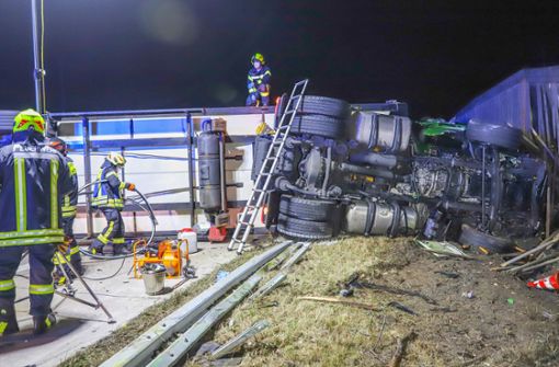 Wie durch ein Wunder blieb der Bauarbeiter bei dem Unfall auf der A6 unverletzt. Foto: dpa/Fabian Geier