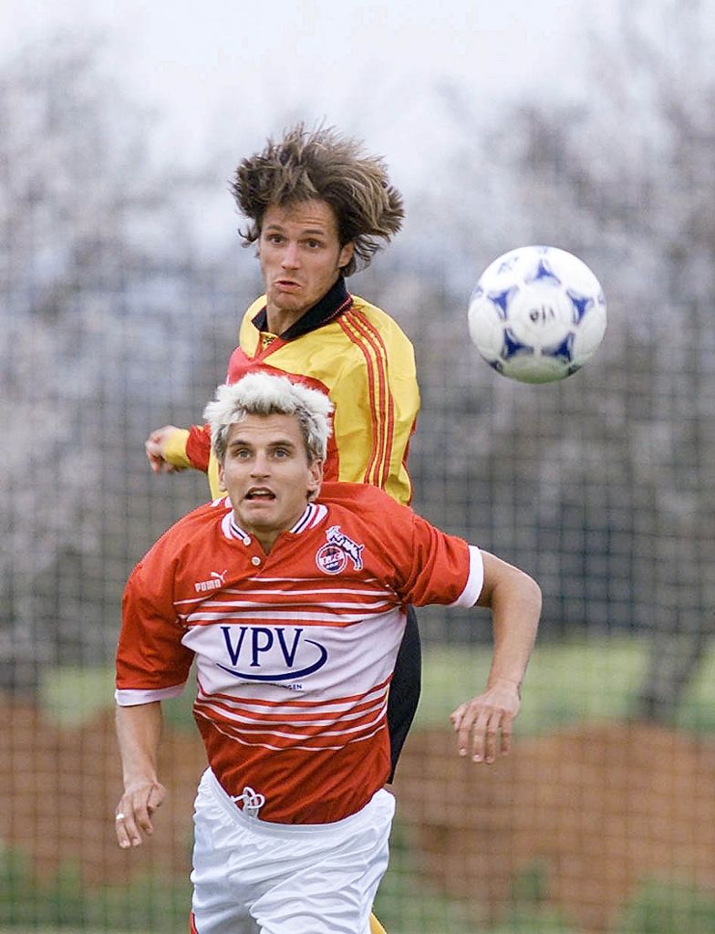 An den Haaren könnte man ihn erkennen. 1991 begann er seine Profikarriere beim VfB. 2003 wechselte er zu Hannover 96. Dort musste er seine Fußballkarriere verletzungsbedingt beenden.