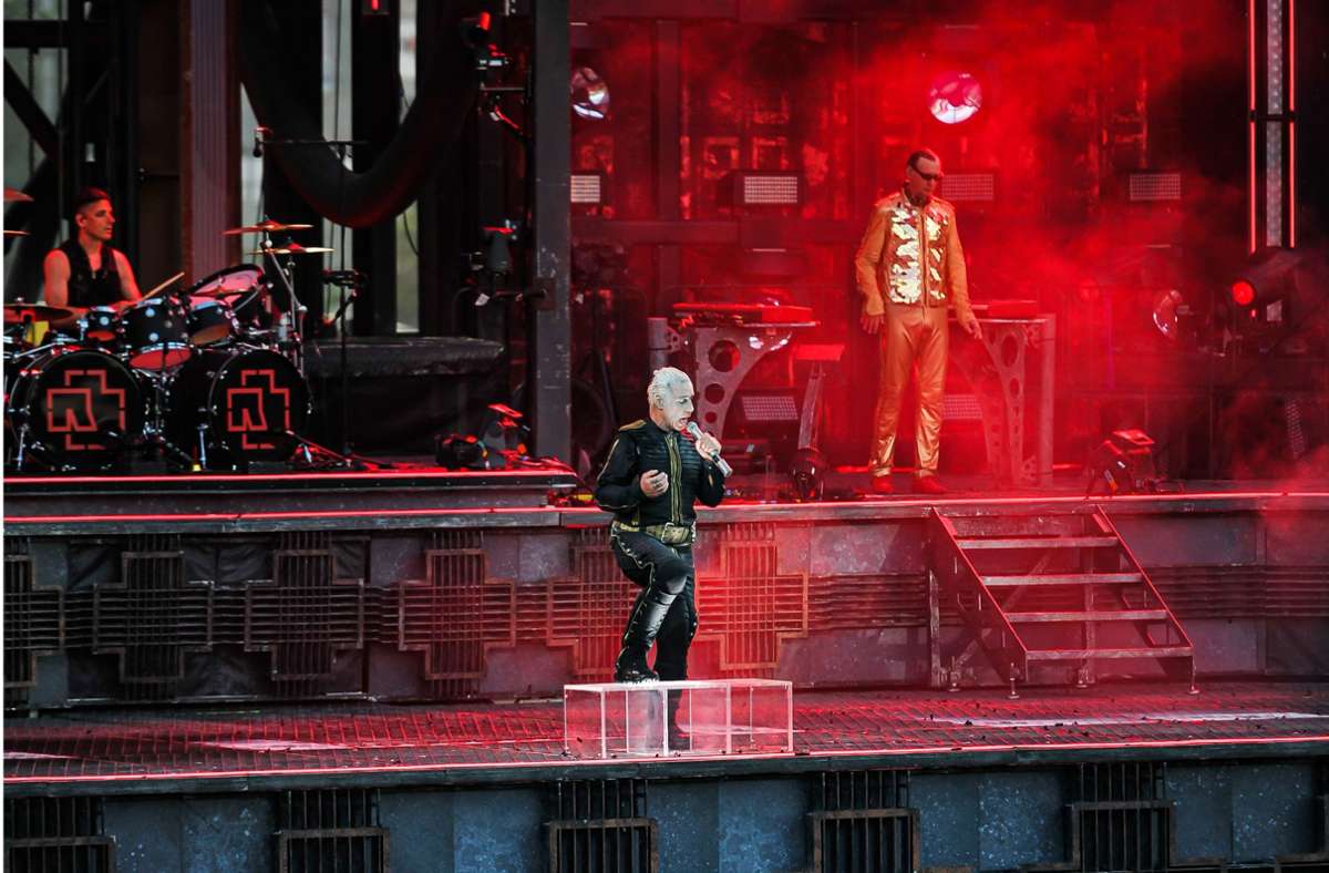 Netzreaktionen zu Rammstein in Stuttgart: Pyro-Spektakel  auf dem Cannstatter Wasen begeistert Fans