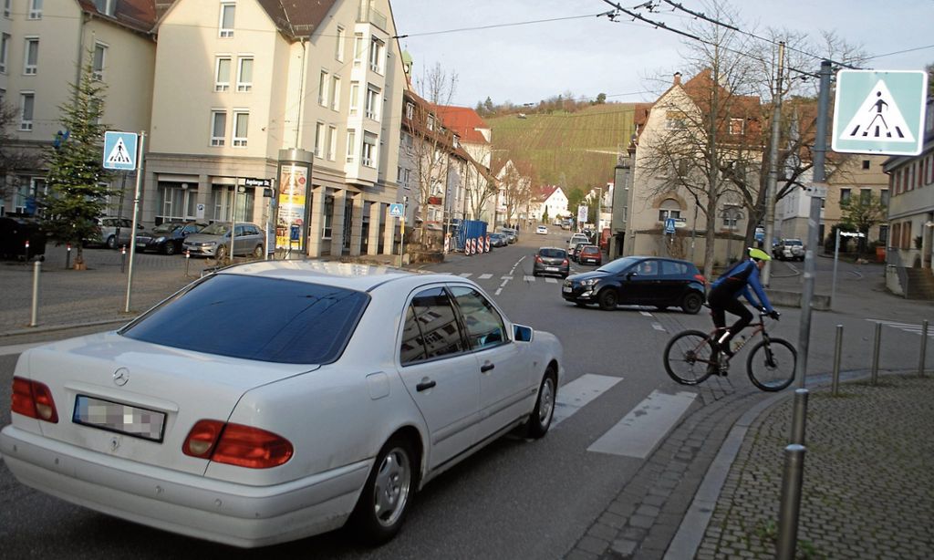 OBERTüRKHEIM:  Weg zur Grundschule soll sicherer werden - Gefährliche Fußgängerüberwege in der Augsburger-/ Asangstraße: Minikreisel soll Kreuzung entschärfen