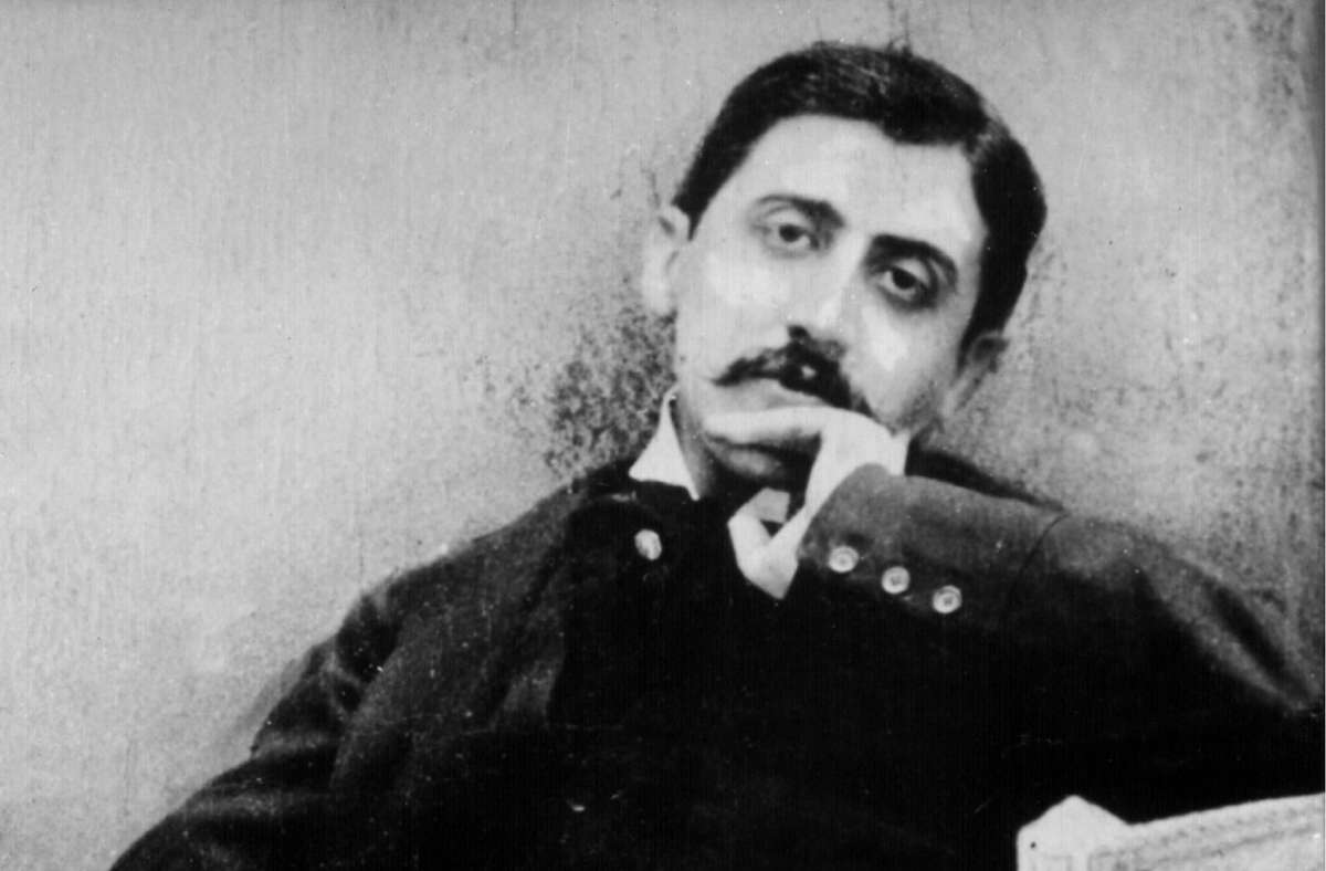 Der französische Autor Marcel Proust schrieb bis zu seinem Tod an dem Romanmehrteiler „Auf der Suche nach der verlorenen Zeit“. Die letzten Teile erschienen posthum.