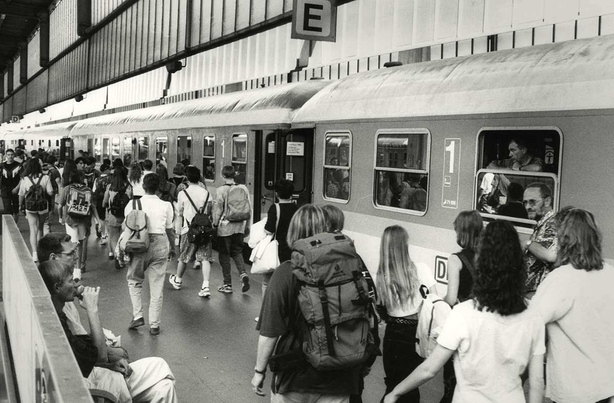 Neun-Euro-Ticket: Wie das Schöne-Wochenend-Ticket vor 30 Jahren die Züge voll gemacht hat