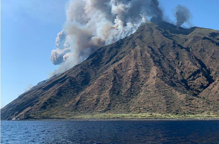 Krater schleudert Gestein: Explosionen im italienischen Vulkan Stromboli