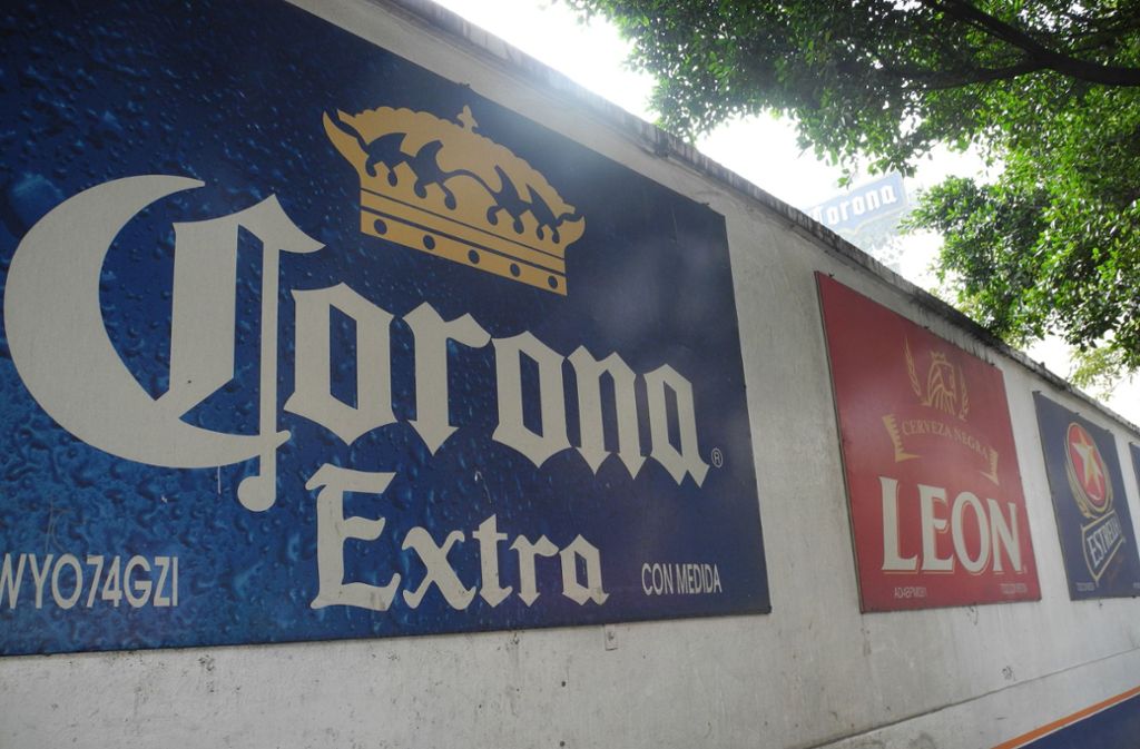 In Mexiko stoppt die Brauerei, in der das Corona-Bier gebraut wird, ihre Produktion. Foto: dpa/Denis Düttmann