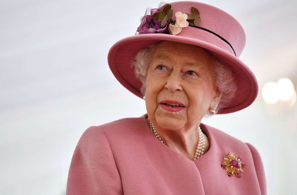 Zu den vom französischen Radiosender RFI irrtümlich für tot erklärten – aber noch lebenden Persönlichkeiten gehören unter anderem: Königin Elisabeth II. von Großbritannien (94) . . .