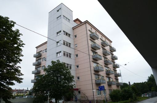 Mindestens acht Mieter im Gebäude Überkinger Straße 19 des Evangelischen Vereins sind seit Ende Juni von den Störungen betroffen. Foto: Uli Nagel