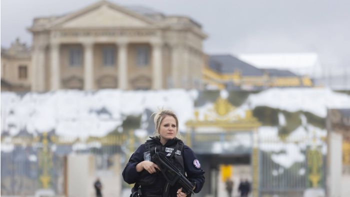 Erneuter Bombenalarm - Schloss Versailles evakuiert