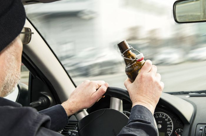 Alkohol am Steuer im Kreis Ludwigsburg: Betrunkener Autofahrer verursacht Unfall