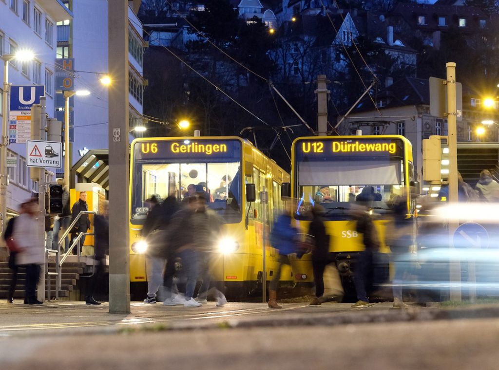 Bus und Bahn statt Auto: Die Menschen im Raum Stuttgart setzen inzwischen immer öfter aus öffentliche Verkehrsmittel. Wie viel hat das mit dem Feinstaub-Problem zutun?: Mehr Stuttgarter lassen das Auto zugunsten von Bus und Bahn stehen