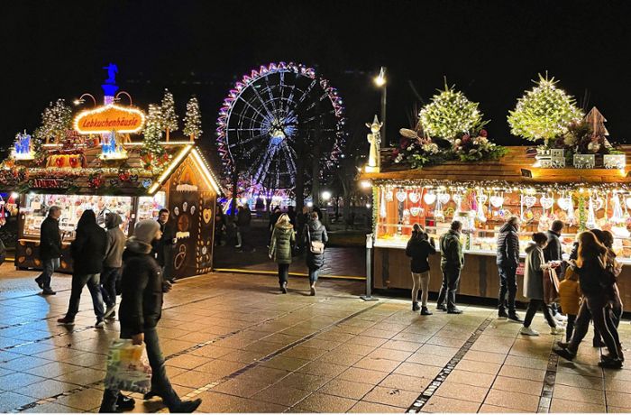 Ein Streifzug durch Stuttgart bei Nacht: Kommt weihnachtliche Stimmung trotz Corona auf?