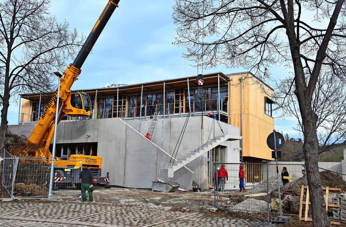 Endspurt auf der Baustelle des neuen Jugendhauses B 10. Gestern Foto: Mathias Kuhn