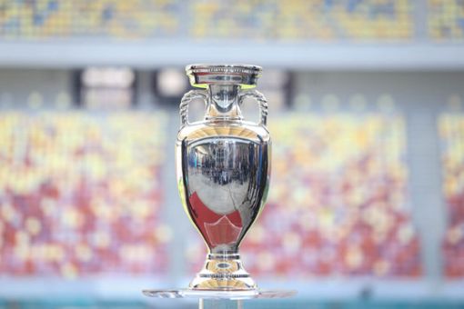 Der Pokal zur EM 2021. Foto: Mircea Moira / Shutterstock.com