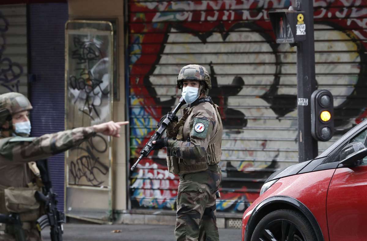 Messerattacke  in Frankreich: Vermuteter Terror vor „Charlie-Hebdo“-Gebäude erschüttert Paris