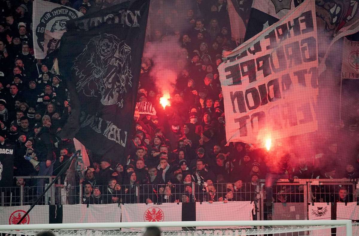 Wegen Pyrotechnik: Eintracht Frankfurt muss 41 000 Euro zahlen