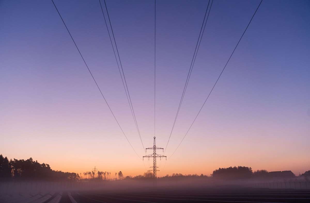 Neue Stromleitungen sind ein zentraler  Teil der Energiewende. Der Bau kommt aber kaum voran. Foto: picture alliance/dpa/Nicolas Armer