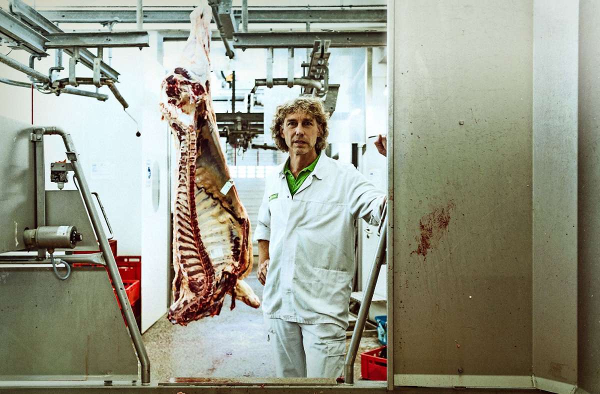 Matthias Minister hat  erkannt, dass viele Fleischliebhaber    auch Wert legen auf eine schonende Schlachtung. Foto:Andreas Reiner
