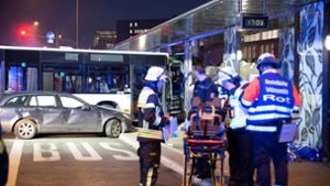 Ein Toter und 23 Verletzte bei Busunfall –  Ermittlungen laufen