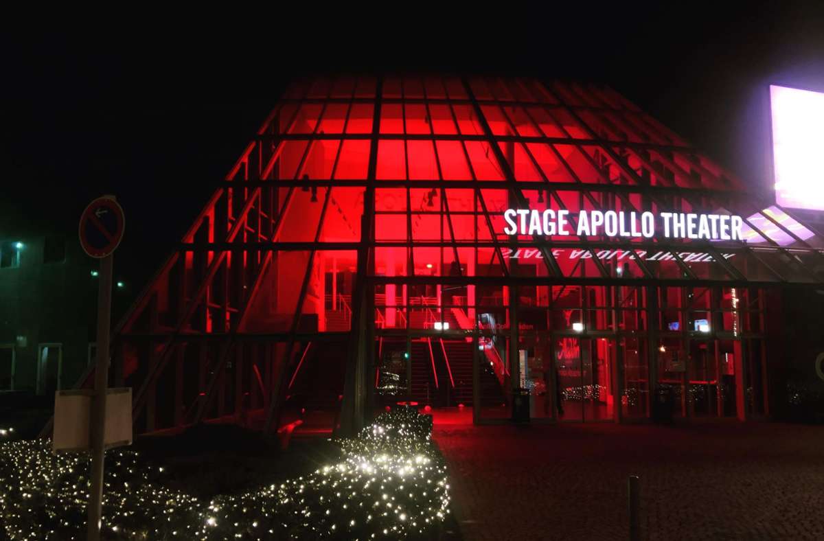 Das Stage Apollo Theater in Stuttgart leuchtet in der „Alarmstufe Rot“. Foto: ubo