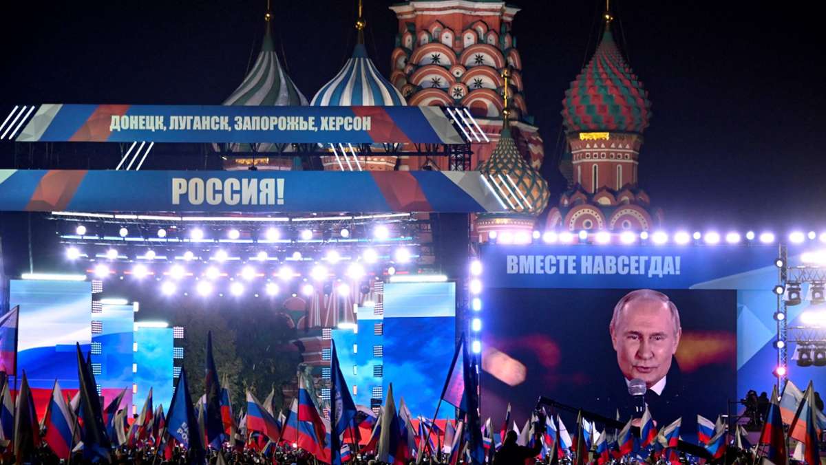Annexionen in der Ukraine: Putin feiert  auf Rotem Platz – Russen sollen „Hurra“ rufen