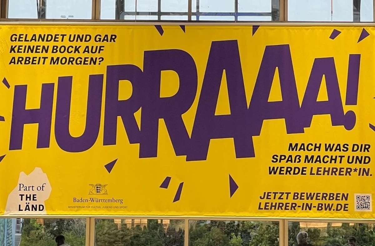 Werbeplakate   am Stuttgart Flughafen: Realschullehrer empört über „skandalöse“ Lehrerwerbung