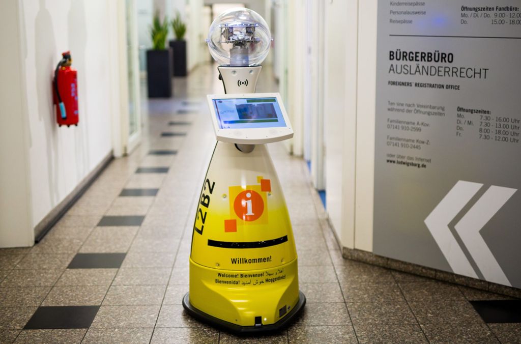 L2B2 soll Bürgern bei Behördengängen helfen: Ludwigsburger Bürgerbüro stellt ersten Serviceroboter in Dienst