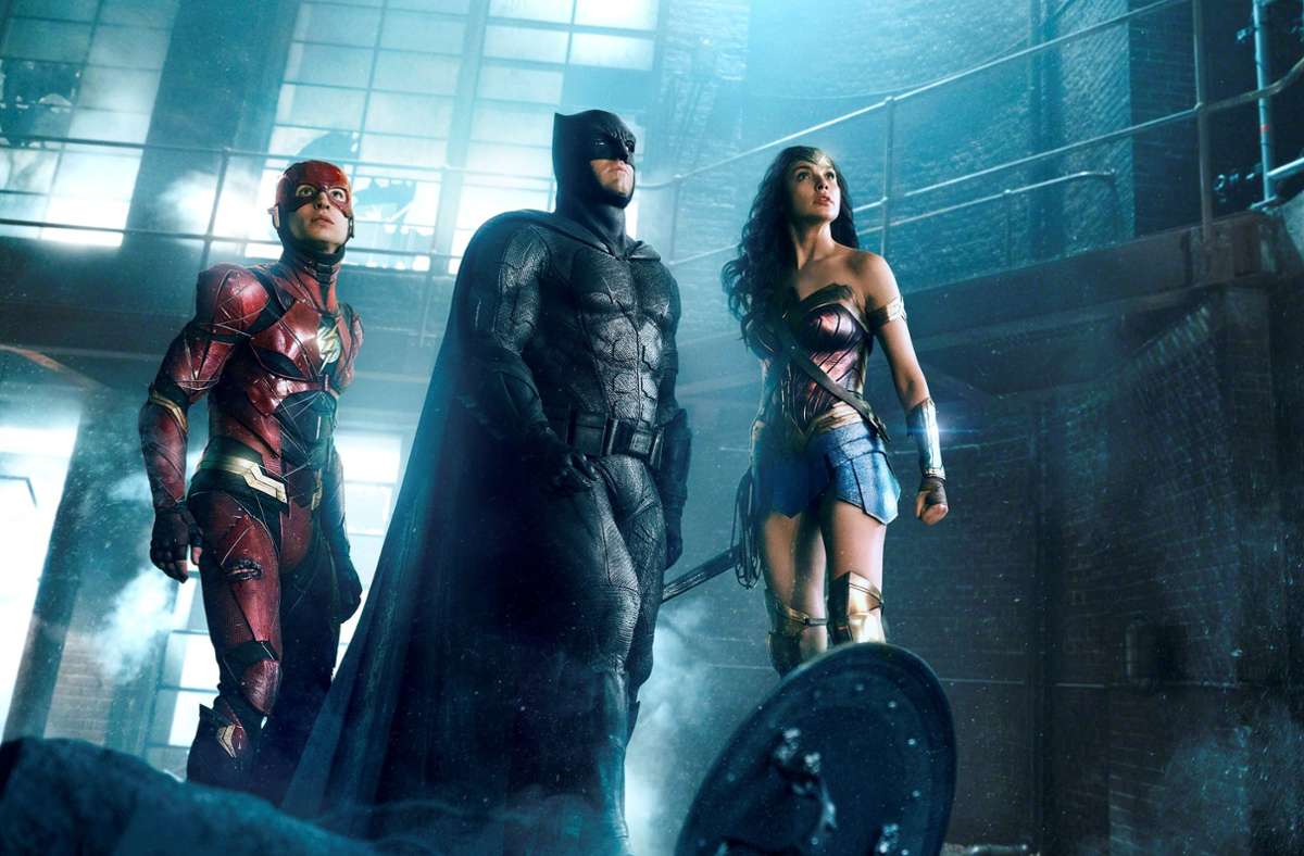 Drei Weltenretter im Einsatz (von links): Ezra Miller als The Flash, Ben Affleck als Batman und Gale Gadot als Wonder Woman
