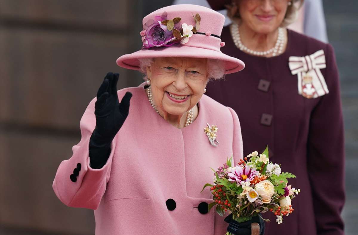 Neue Sorge um die Queen: Elizabeth II. vorübergehend im Krankenhaus