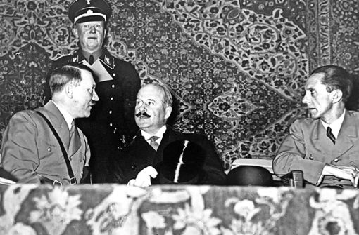 Joseph Goebbels (re.) fürchtete die Intelligenz des französischen Botschafters André François-Poncet (Mitte), der hier mit    Adolf Hitler spricht. Foto: rbb/Fonds AFP