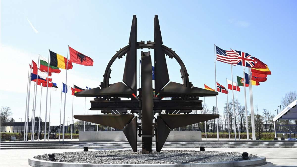 Militärbündnis: Nato kündigt milliardenschwere Verträge für Artilleriegeschosse an