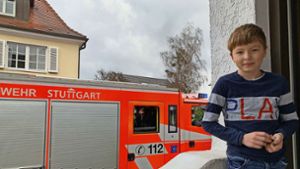 Feuerwehr besucht kleinen Jungen in Quarantäne