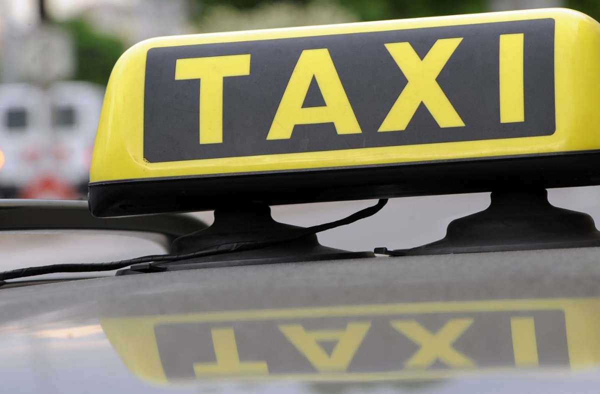 In Mannheim: Mann fährt mit fremdem Taxi davon –  ohne Führerschein