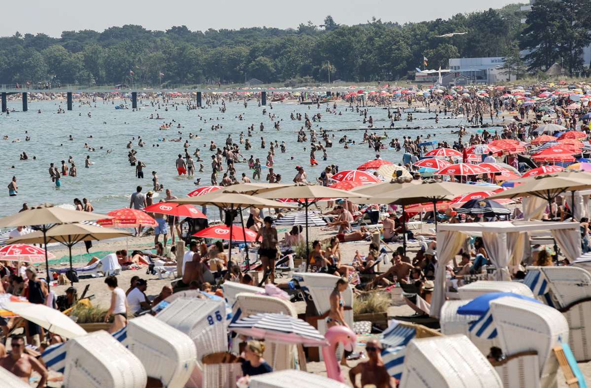 Hitze in Deutschland: Volle Strände und verstopfte Zufahrten – Badeorte raten von Anreise ab
