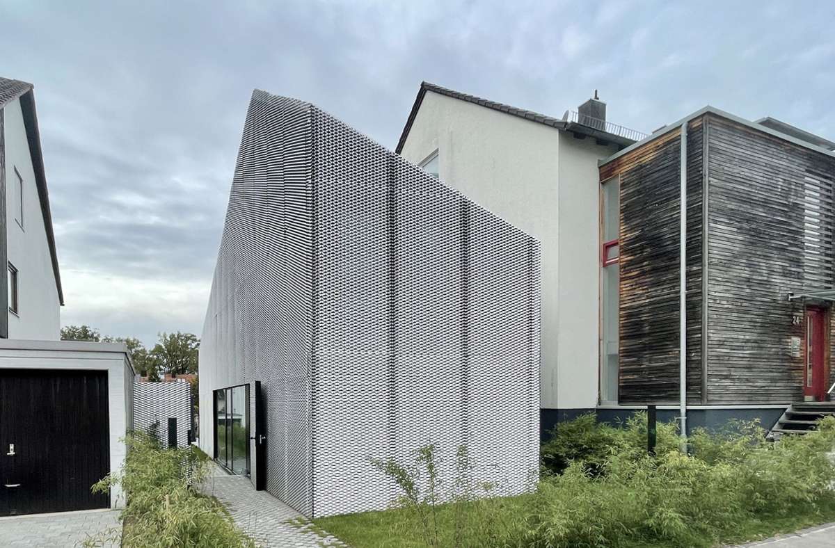 Nachverdichtung in der Stadt: Ein Wohnhaus in Stuttgart, wo früher Garagen standen, von Architekt Thomas Sixt Finck. Foto: finckharchitekten.de/Thomas Sixt Finckh