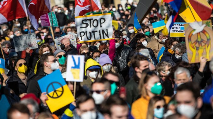 Zehntausende protestieren gegen den Krieg in der Ukraine