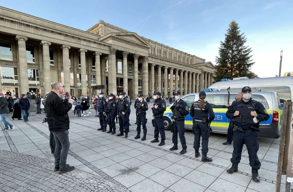 Corona-Proteste in Stuttgart: Corona-Spaziergänge bleiben verboten