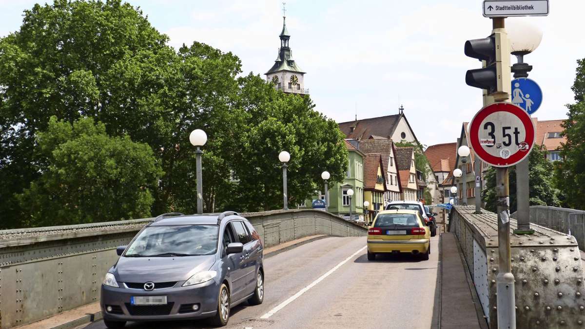 Wilhelmsbrücke in Bad Cannstatt: Straßenrückbau: BUND kritisiert Stadt