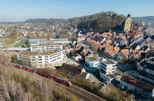 Die Bahnstrecke durchschneidet Herrenberg. Foto: Eibner-Pressefoto/Dimi Drofitsch