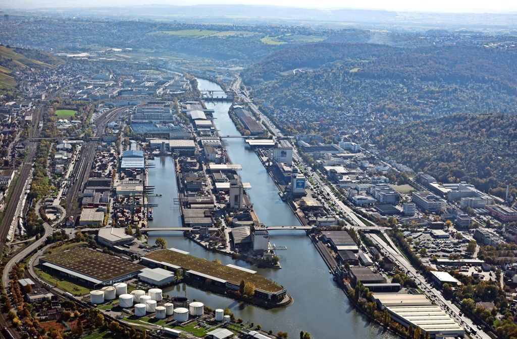 Kontroverse Debatte über Entwicklungschancen für die Flächen – Wohnen im Einklang mit Arbeit: Die Zukunft des Stuttgarter Hafens