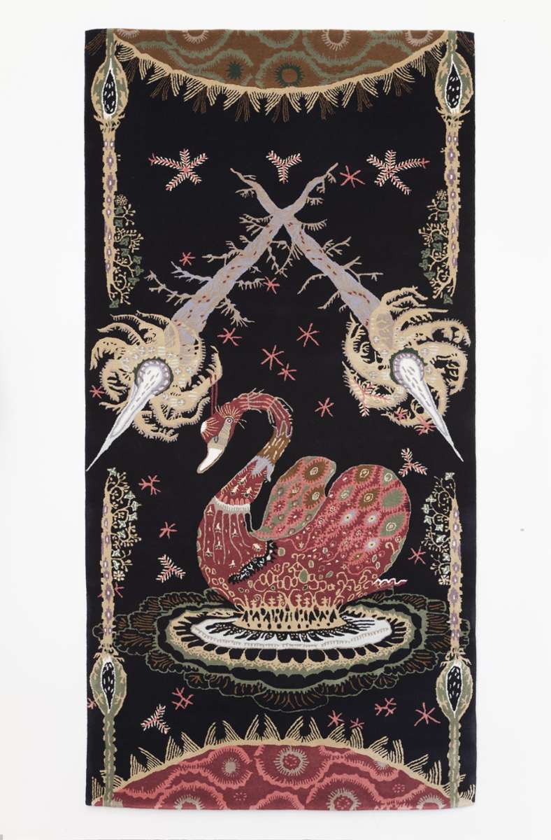 Tiere und  abstrakte Formen: Teppich aus Wolle, „Swan“ von Klaus Haapaniemi & Co.