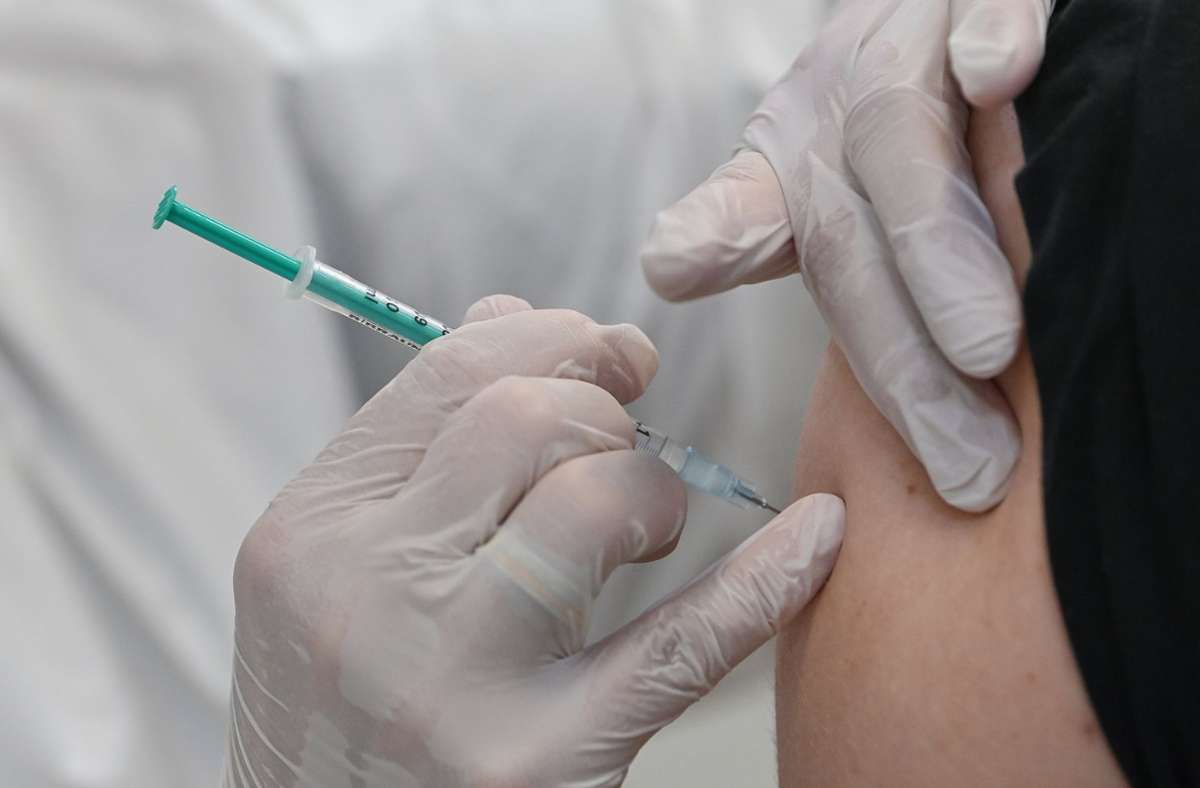 Mit Freigabe der Impfreihenfolge: Ansturm auf Praxen erwartet –  Ärzte mahnen Impfwillige zur Geduld