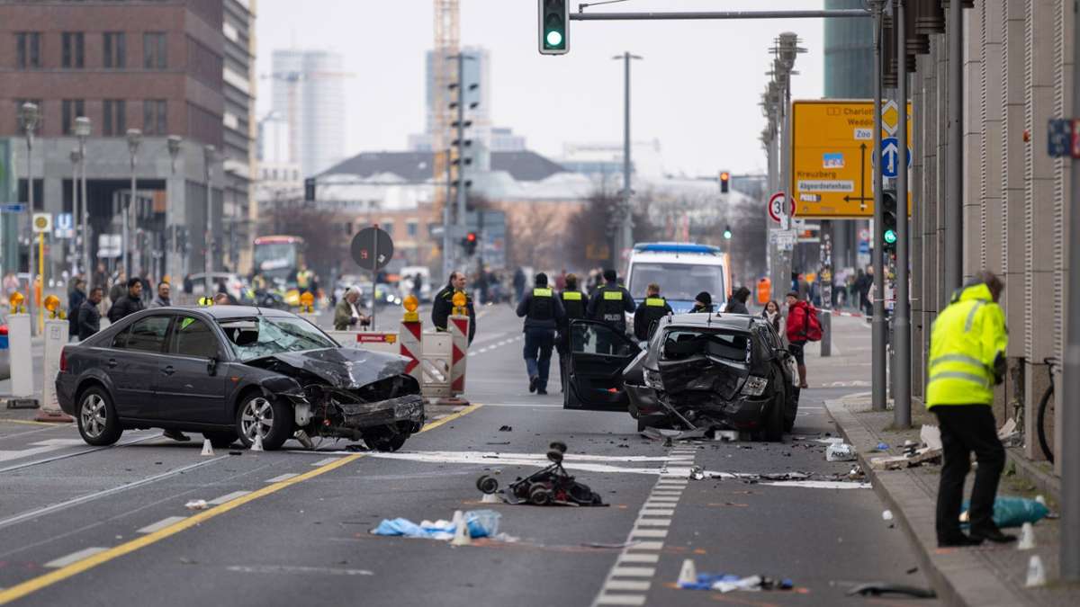 Verkehr: Schwerer Unfall in Berlin - Nach Mutter stirbt auch Kind