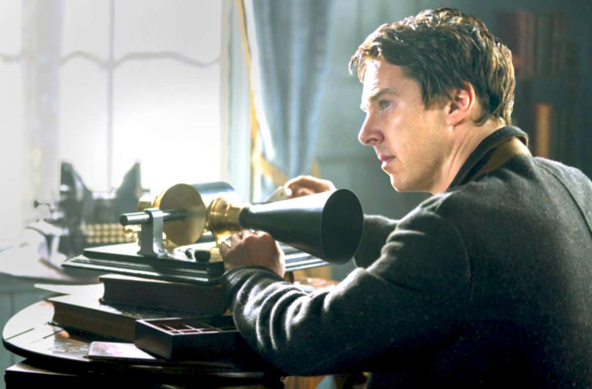 Ein schwieriger Charakter: Der US-Erfinder Thomas Alva Edison (Benedict Cumberbatch) mit seinem Phonographen. Foto: Leonine/Dean Rogers